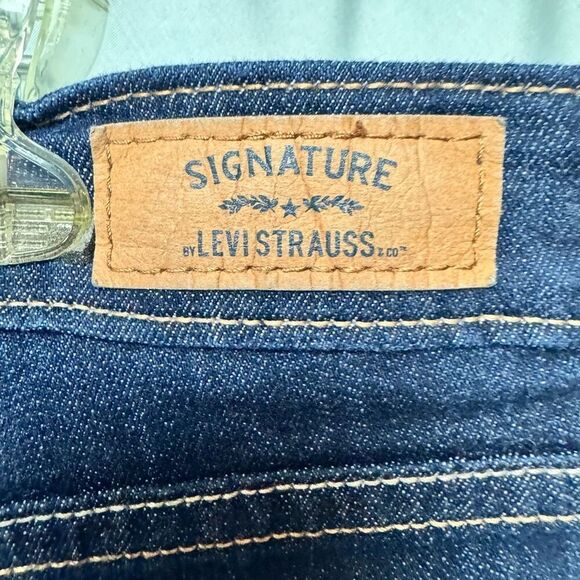 Levi Strauss Signature Hi-rise Shorts - Picture 4 of 6